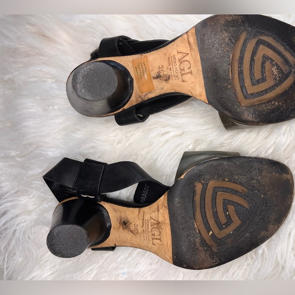 Attilio Giusti Leombruni Black and Gold Sandals - Picture 3 of 4